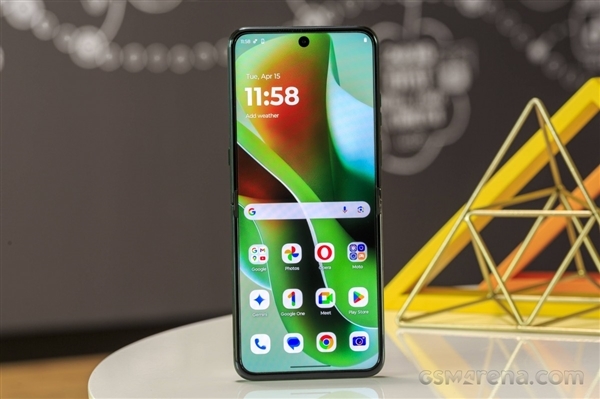 首款骁龙8至尊版小折叠！联想moto razr 60 Ultra国行官宣5月8日发布